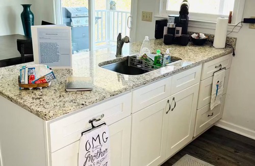 Franklin Cabin | Smoky View Hideaway! Hot tub & Wifi on paved road