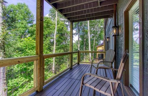 Gatlinburg - Pigeon Forge House | Smoky Vista Retreat, Hot Tub, Game Room, WIFI, 685 FREE tickets each paid day