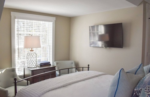 Cape Porpoise Apartment | "Smooth Sailing", Luxurious 2-BR in Historic Cape Porpoise