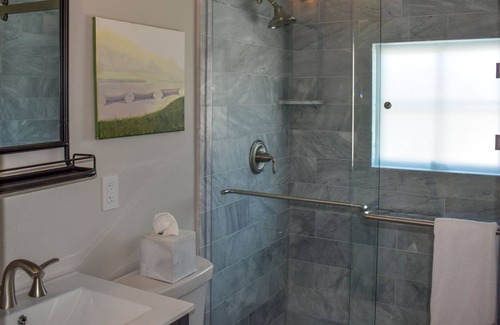 Cape Porpoise Apartment | "Smooth Sailing", Luxurious 2-BR in Historic Cape Porpoise