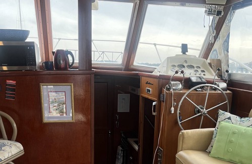 Washington Boat Rental | Smoothing Stay on the Water