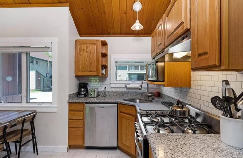 Jeffersonville Condo | Smugglers' Notch Relaxing Mountainside Retreat