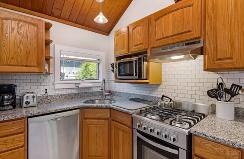 Jeffersonville Condo | Smugglers' Notch Relaxing Mountainside Retreat