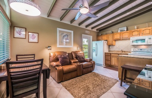 Anna Maria House | Snail's Pace: North End on Canal, Kayaks & Dog Friendly by Anna Maria Life Vacation Rentals