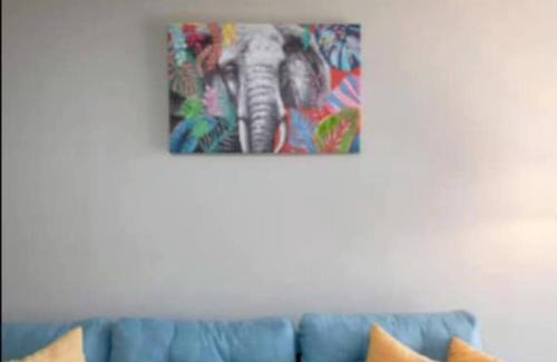 Hollywood Apartment | Snazzy 1Bed with Rooftop Pool and Hollywood Sign View