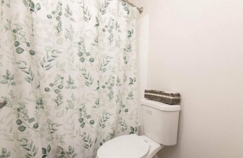 Hollywood Apartment | Snazzy 2 Bedroom Pad with Rooftop Pool and Hollywood Sign View