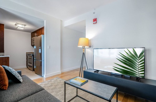 Back Bay East Apartment | Snazzy Back Bay 1BR w/W/D, Gym, Doorman, near T Station, by Blueground
