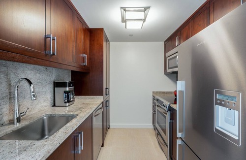 Back Bay East Apartment | Snazzy Back Bay 1BR w/W/D, Gym, Doorman, near T Station, by Blueground