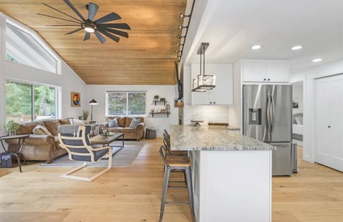 North Bend House | Snoqualmie River Retreat