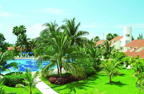 Salinas Resort | Snorkel & kayak above schools of colorful tropical fish!