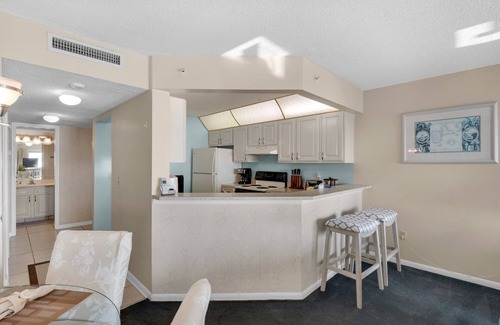 Thomas Drive Condo | SNOW BIRDS! LOW RATES! 3RD FLR, GULF FRNT! 1:30 CK-IN! 2BR 2B, BCH SETUP MAR-OCT