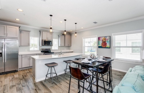 Ono Island House | Snow Birds Welcome! | Screened Balcony | 18-Hole Golf | Private Beach Club | Pools
