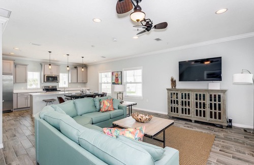 Ono Island House | Snow Birds Welcome! | Screened Balcony | 18-Hole Golf | Private Beach Club | Pools