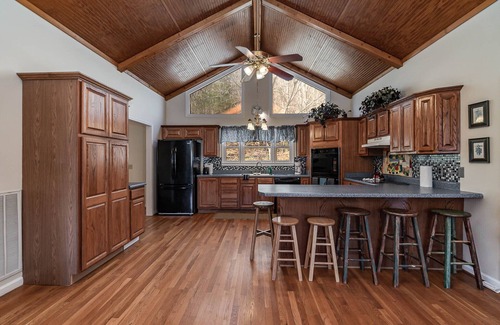 Columbia Cabin | Snow Creek Retreat 20 Minutes South of Franklin