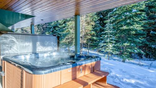 Sun Peaks Apartment | Snow Creek Village #37 By Bear Country