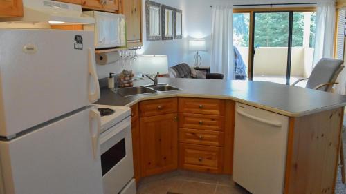 Sun Peaks Apartment | Snow Creek Village #49