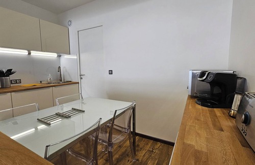 Isola Apartment | Snow front, garden on the slopes, south-facing.
