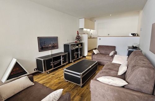 Isola Apartment | Snow front, garden on the slopes, south-facing.