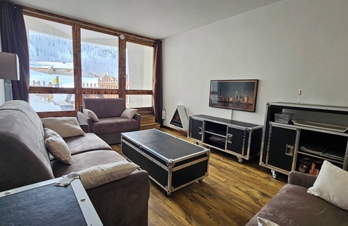 Isola Apartment | Snow front, garden on the slopes, south-facing.