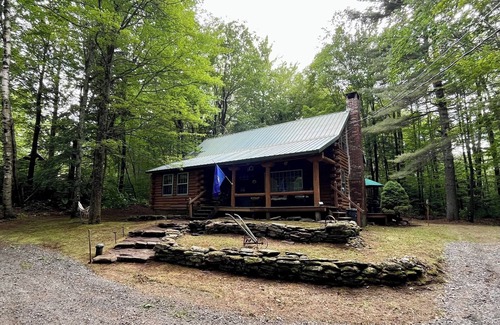Wardsboro House | Snow Mountain Lodge- 6 miles from Mt Snow. Ski, Indoor Pool, Golf, Hike, Relax!