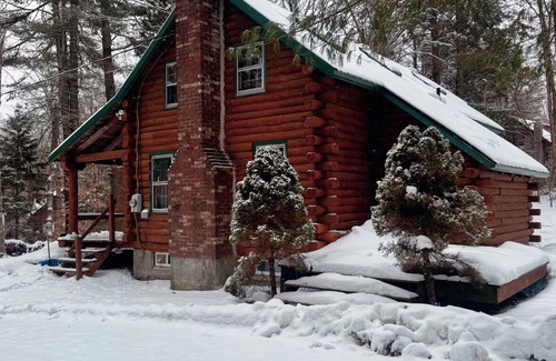 Wardsboro House | Snow Mountain Lodge- 6 miles from Mt Snow. Ski, Indoor Pool, Golf, Hike, Relax!