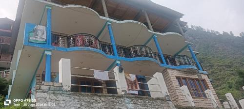 Tosh Hotel | Snow Pine