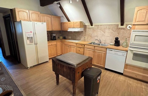Charter Hills Ski Chalet | Snow & Sun Chalet w/transferable club membership