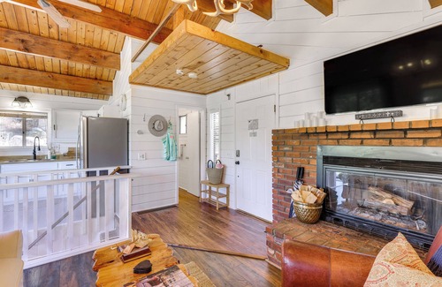 Arrowbear Lake Cabin | ‘Snow Valley Hideaway’ Arrowbear Lake Retreat