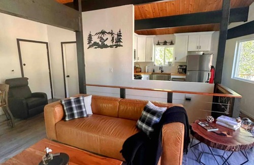 Arrowbear Lake Cabin | Snow Valley Retreat with Private Jacuzzi!