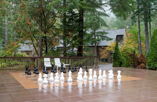 Glacier Condo | Snowater resort Corner Condo w/River View & amenities. Close to Mt. Baker & trails