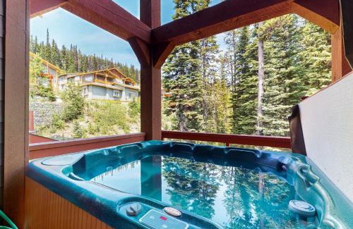 Snow Pine Estates House | Snowbanks 2