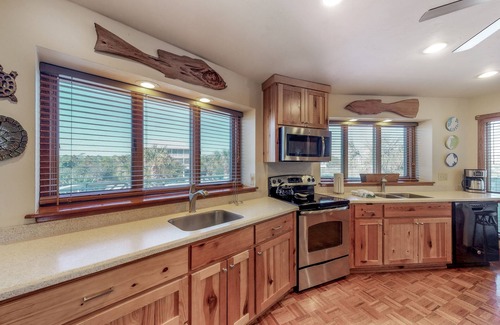 Plantation House | Snowbird-friendly beachfront home with a pool, tennis, washer/dryer, fireplace
