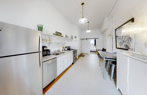 Rockland Apartment | Snowbird-friendly apartment with washer/dryer, full kitchen, and high-speed WiFi