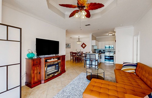 Clearwater Condo | Snowbird-friendly condo with pool, hot tub, sauna, fitness room & on-site tennis
