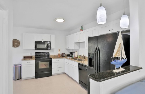 Vero Beach South House | Snowbird-Friendly Home with Central AC, WiFi, Washer/Dryer & Patio