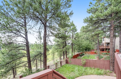Ponderosa Trails House | Snowbird-Friendly Home with High-Speed WiFi, Gas Fireplaces, and Washer/Dryer