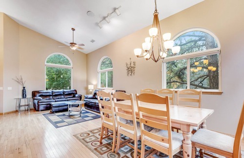Ponderosa Trails House | Snowbird-Friendly Home with High-Speed WiFi, Gas Fireplaces, and Washer/Dryer