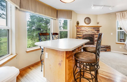 Ponderosa Trails House | Snowbird-Friendly Home with High-Speed WiFi, Gas Fireplaces, and Washer/Dryer