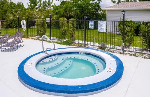 Summerdale Apartment | Snowbird Haven