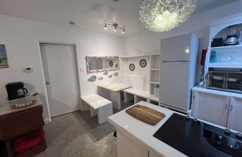 Madeira Beach Apartment | Snowbirds welcome 5min walk to the beach