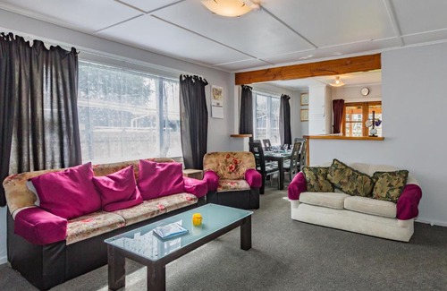Raetihi House | Snowbound Cottage - Raetihi Holiday Home