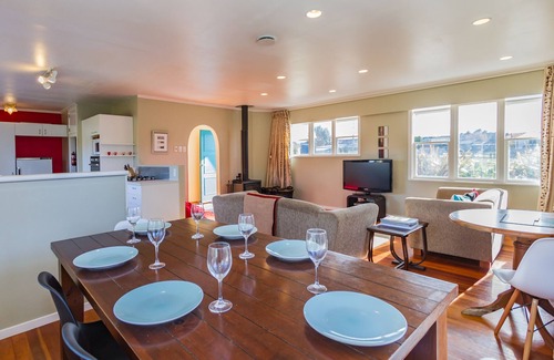 Rangataua Cottage | Snowcano Cottage - Rangataua Holiday Home