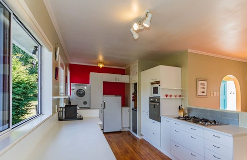 Rangataua Cottage | Snowcano Cottage - Rangataua Holiday Home