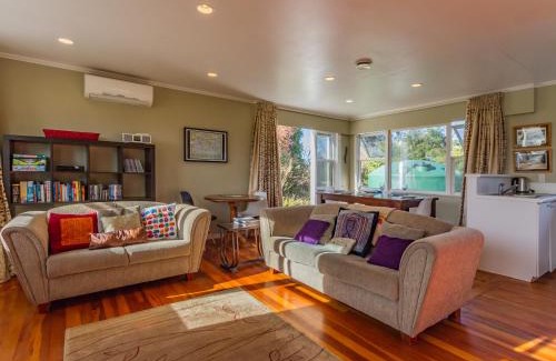 Rangataua House | Snowcano Cottage - Rangataua Holiday Home