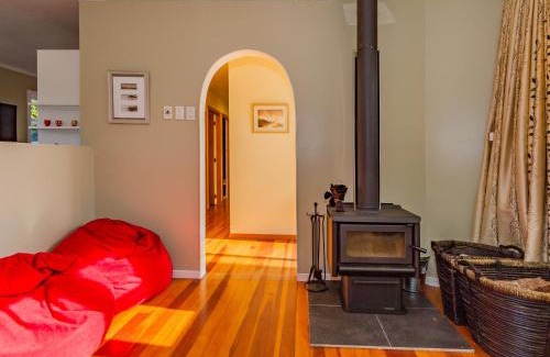 Rangataua House | Snowcano Cottage - Rangataua Holiday Home