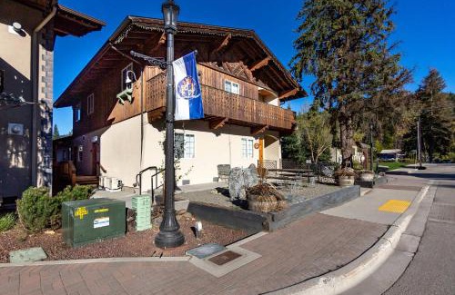Leavenworth House | Snowcreek Birch - Hot Tub - 8 People