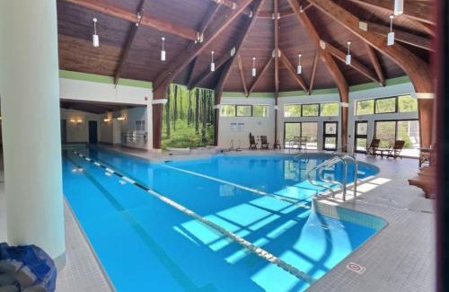 Killington House | Snowcub- AC, Pool, Hot tub, Tennis, Grill!