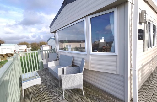 Llwyngwril Cabin | Snowdonia Sunbeach Holiday Sea and Mountain view