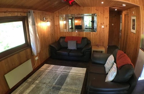 Llanybri House | Snowdrop 14 Hot tub-Woodlandlodges-Tenby-Pendine