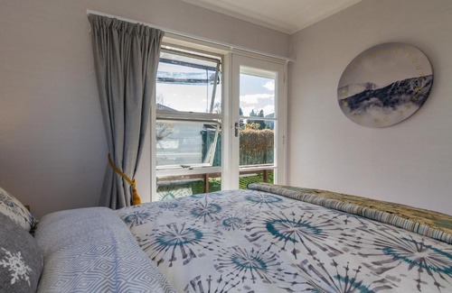 Ohakune House | Snowdrop Cottage - Ohakune Holiday Home
